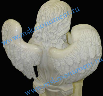 скульптуры ангелов на кладбище